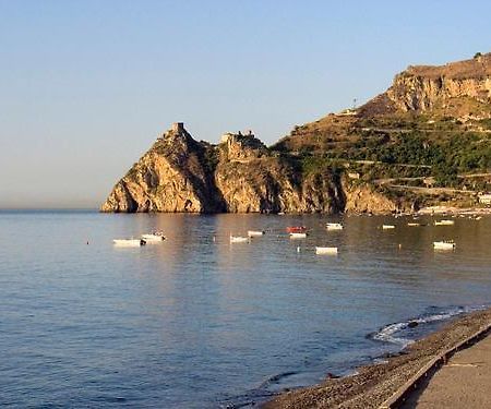 Le Zagare Apartments Sant'Alessio Siculo Eksteriør billede