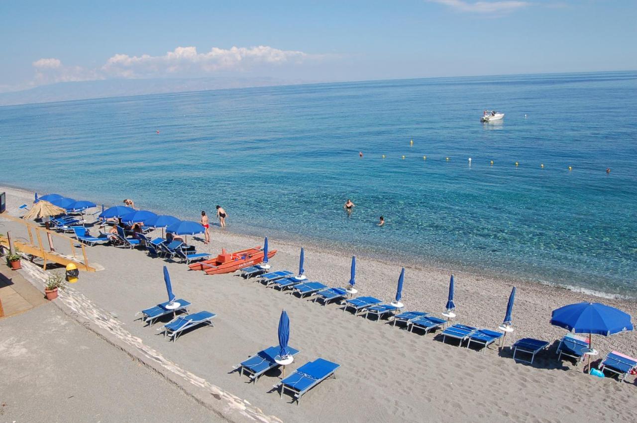 Le Zagare Apartments Sant'Alessio Siculo Eksteriør billede