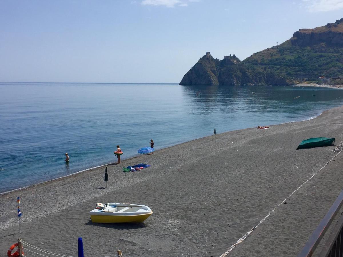 Le Zagare Apartments Sant'Alessio Siculo Eksteriør billede