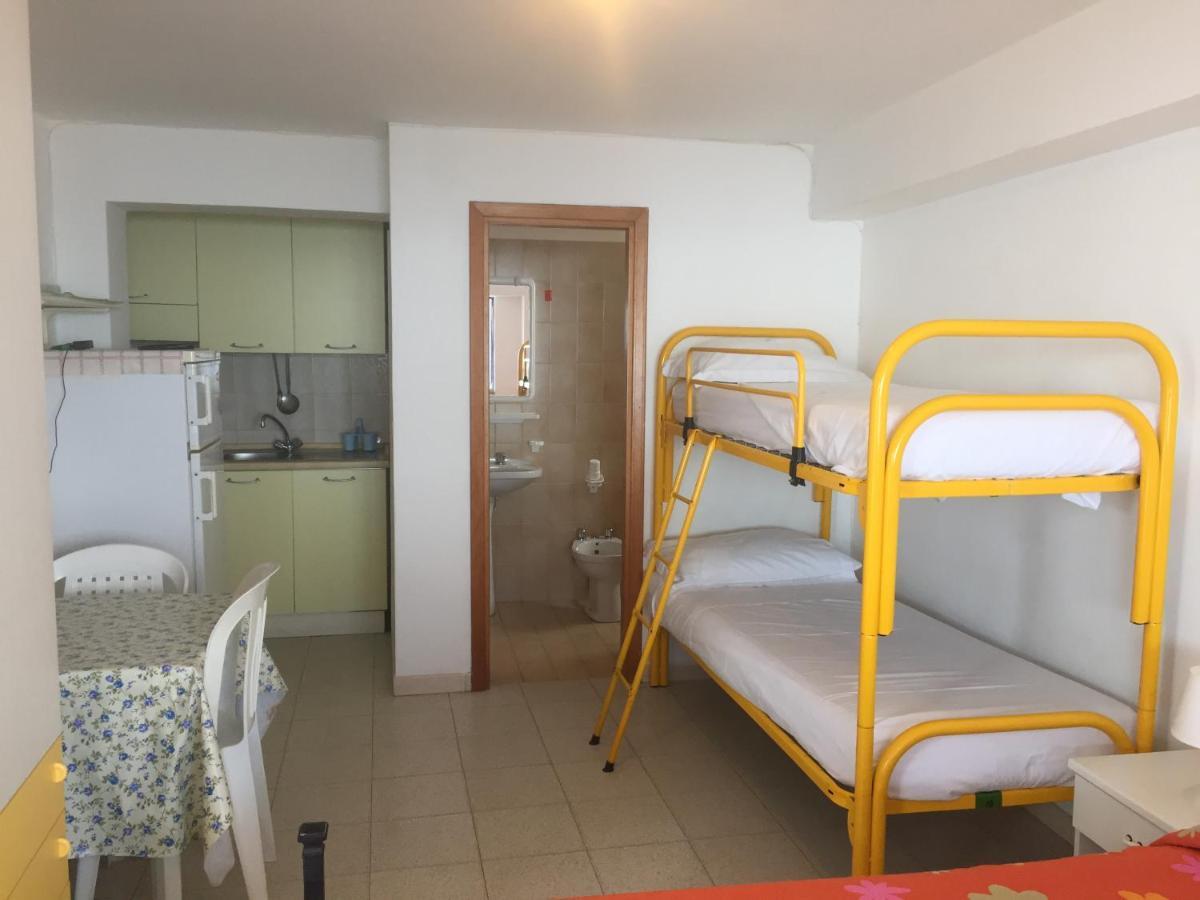 Le Zagare Apartments Sant'Alessio Siculo Eksteriør billede