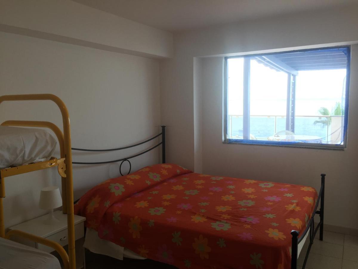 Le Zagare Apartments Sant'Alessio Siculo Eksteriør billede