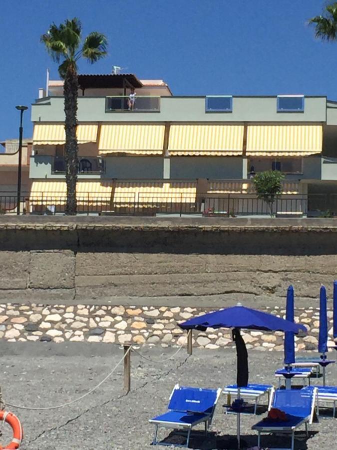 Le Zagare Apartments Sant'Alessio Siculo Eksteriør billede