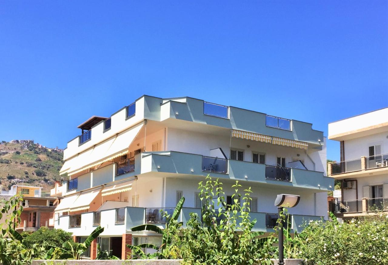 Le Zagare Apartments Sant'Alessio Siculo Eksteriør billede