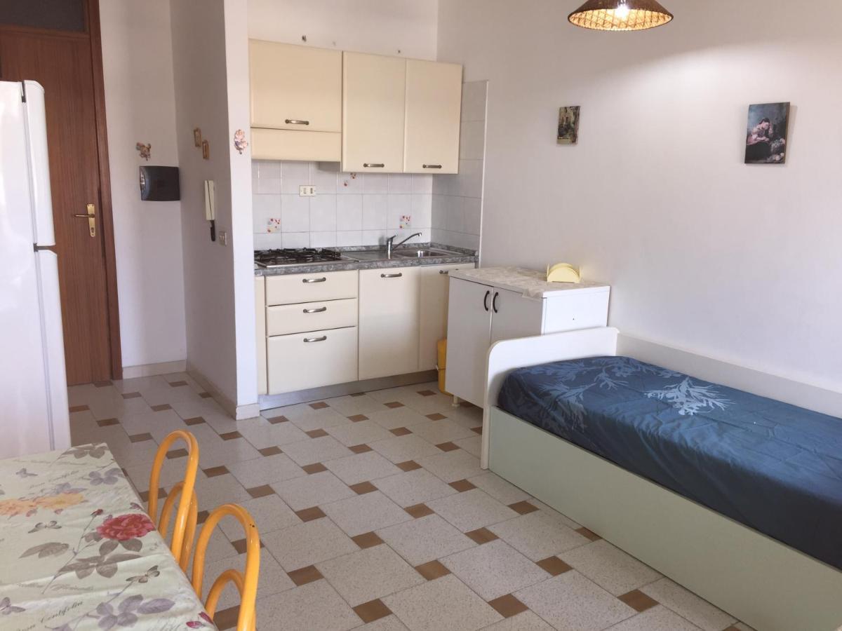 Le Zagare Apartments Sant'Alessio Siculo Eksteriør billede