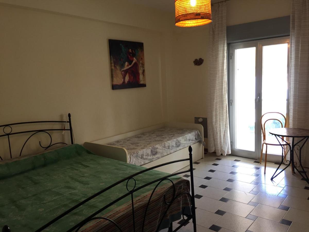 Le Zagare Apartments Sant'Alessio Siculo Eksteriør billede
