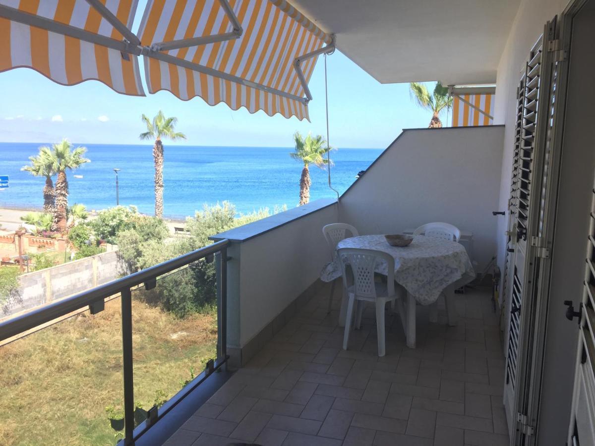 Le Zagare Apartments Sant'Alessio Siculo Eksteriør billede