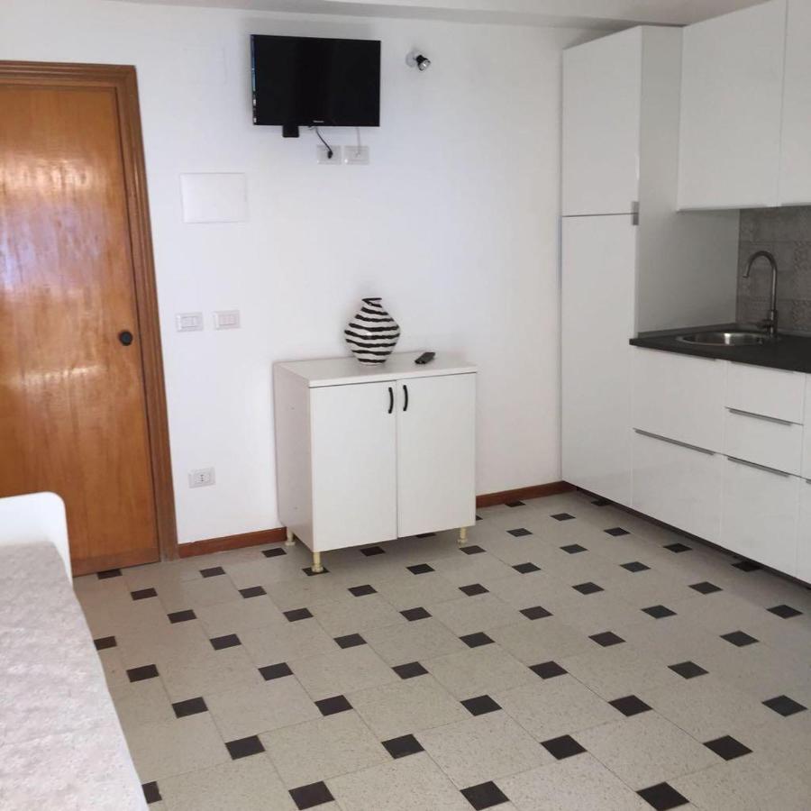 Le Zagare Apartments Sant'Alessio Siculo Eksteriør billede