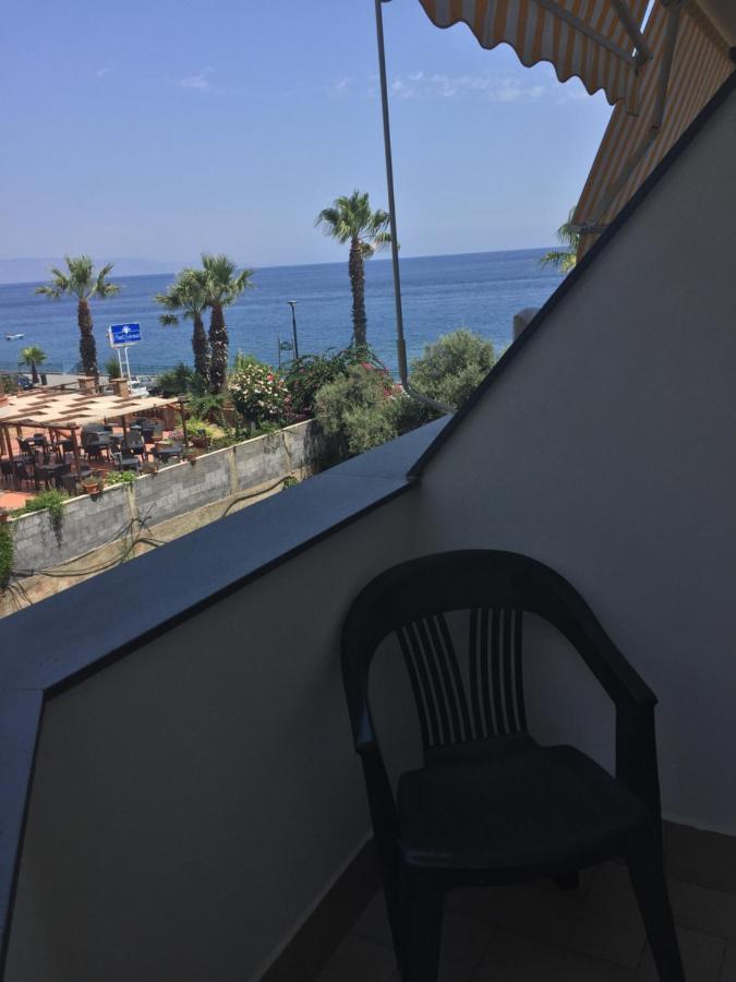 Le Zagare Apartments Sant'Alessio Siculo Eksteriør billede