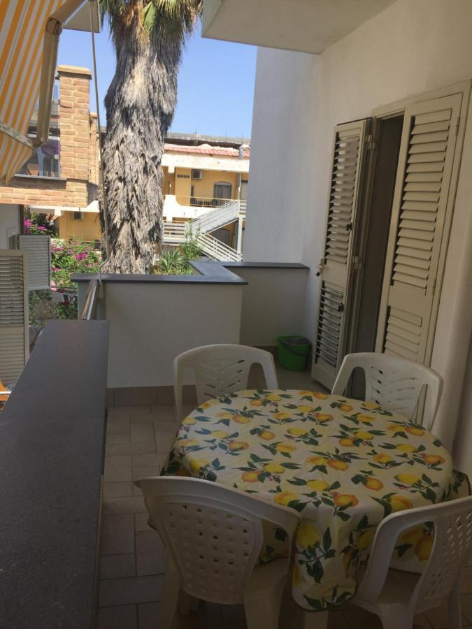 Le Zagare Apartments Sant'Alessio Siculo Eksteriør billede