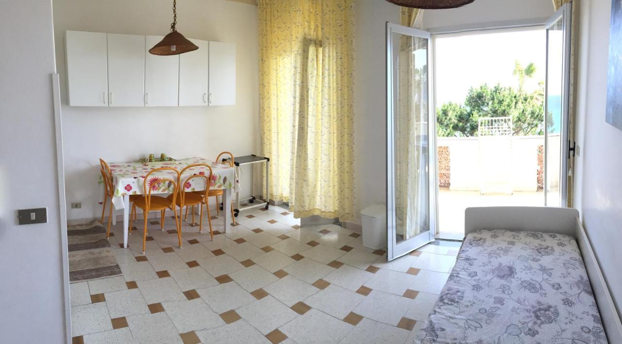 Le Zagare Apartments Sant'Alessio Siculo Eksteriør billede