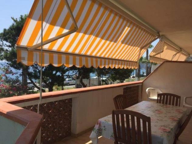 Le Zagare Apartments Sant'Alessio Siculo Eksteriør billede